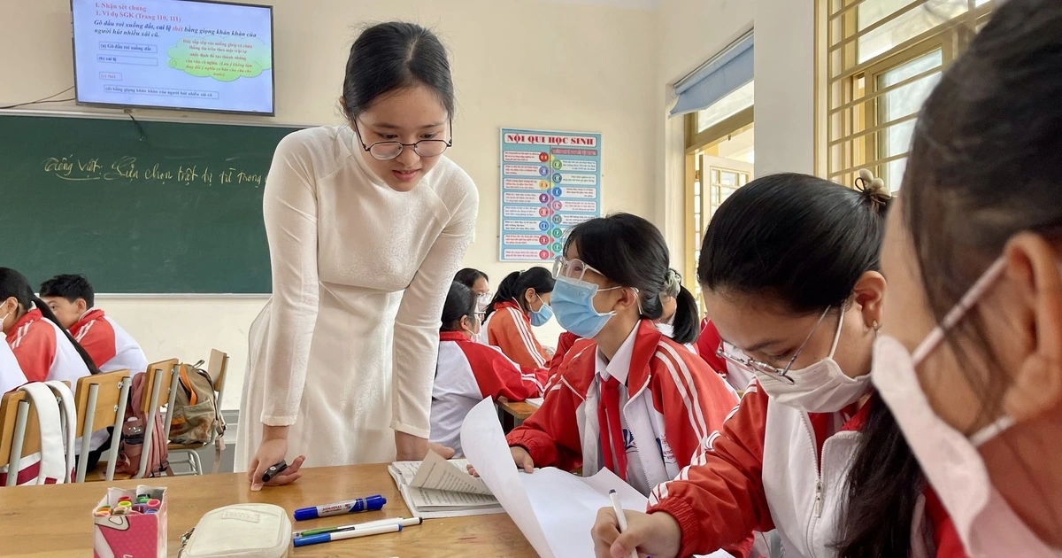Alt tiếng Việt: trao đổi giữa giáo viên và học sinh