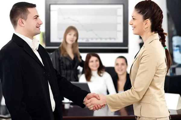 Giao tiếp tốt giúp bạn dễ thành công