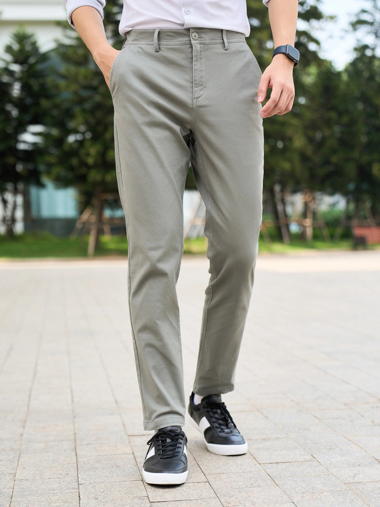 Áo polo với quần kaki