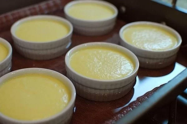 Nướng bánh flan bằng lò nướng