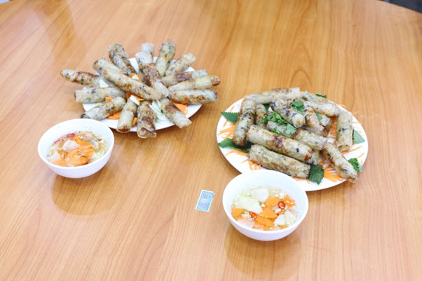 Học sinh học nấu món ăn truyền thống
