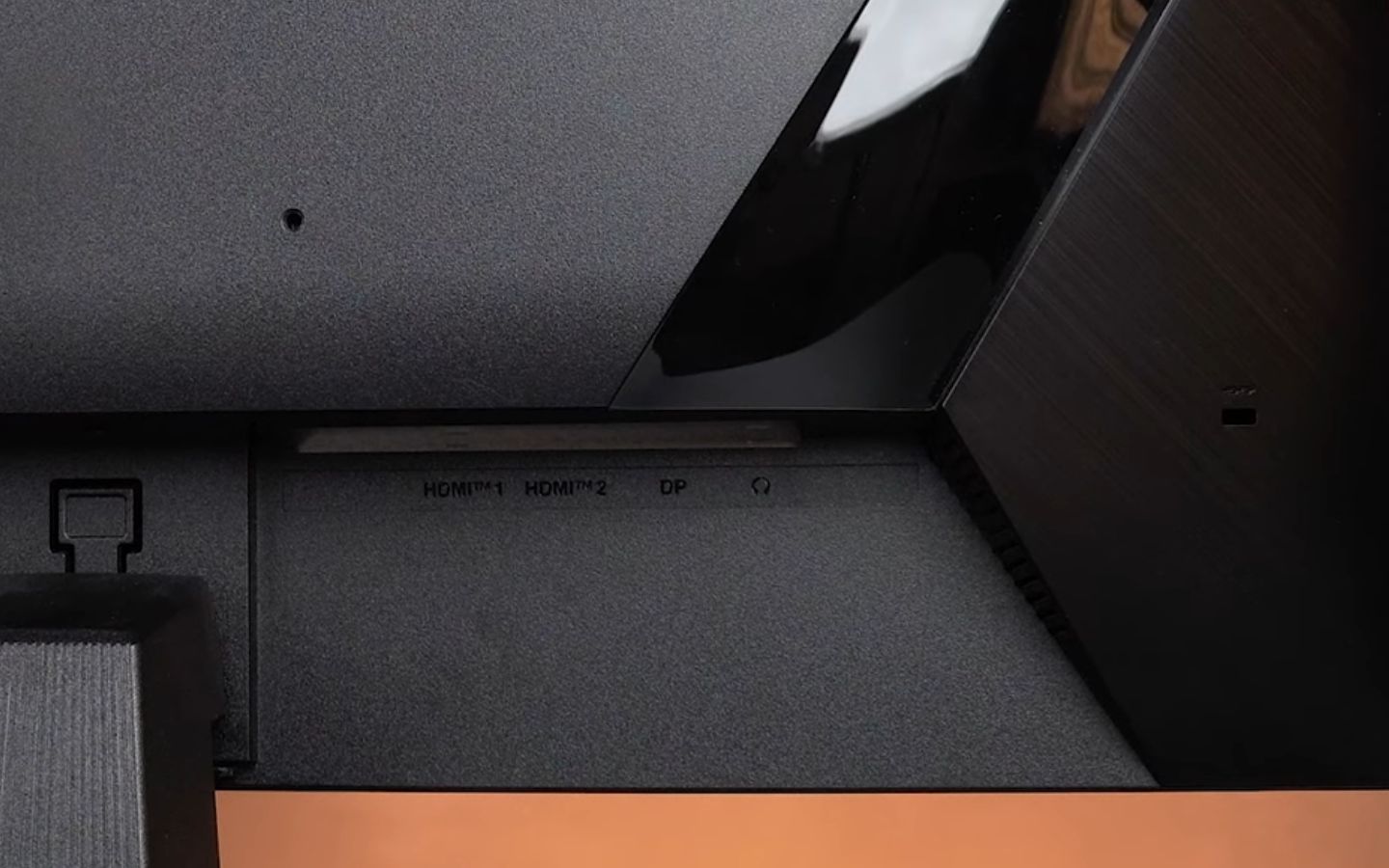 Màn hình MSI G255F cung cấp 2 cổng HDMI 2.0b và 1 cổng DisplayPort 1.2a