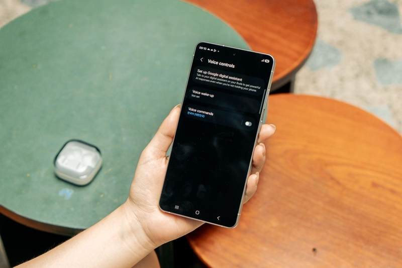 Hệ thống 6 micro và công nghệ chống ồn trên Galaxy Buds4 Pro