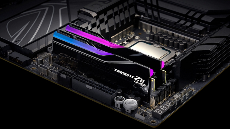 RAM Corsair và SSD NVMe trên nền màu xanh