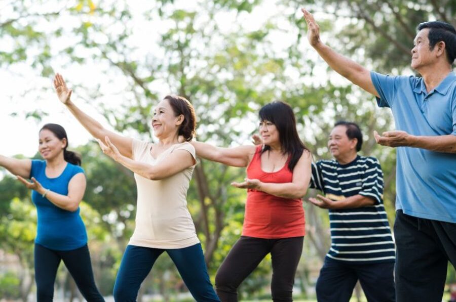 Người cao tuổi thiền định
