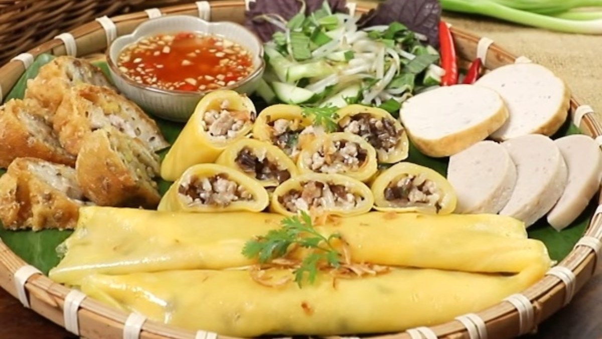 Bánh cuốn trứng thịt