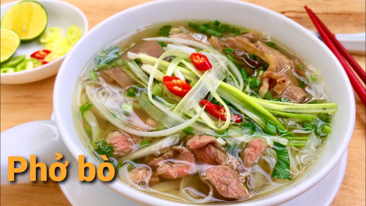 Bát phở bò Hà nóng hổi
