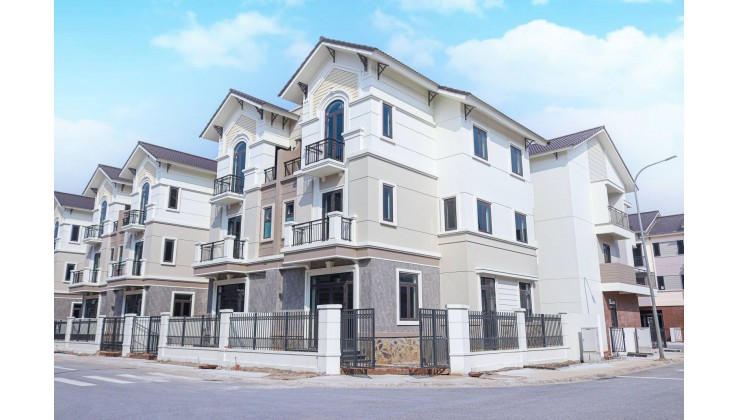 Nhà đầu tư nghiên cứu thị trường bất động sản