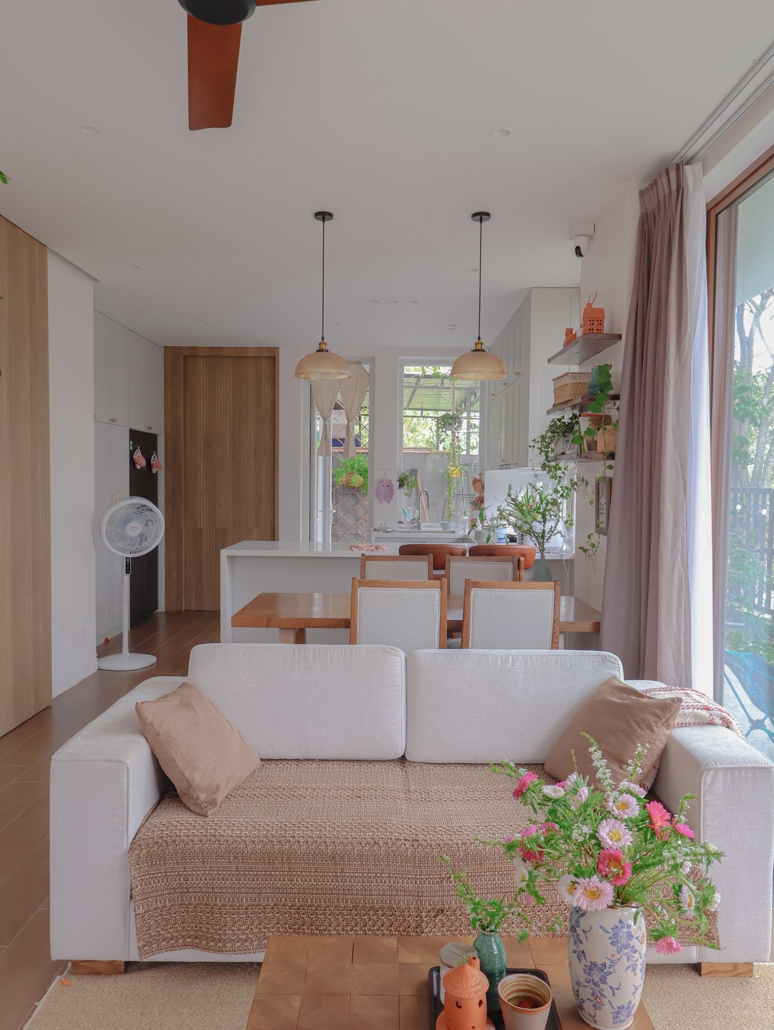 Mặt tiền nhà đón sáng