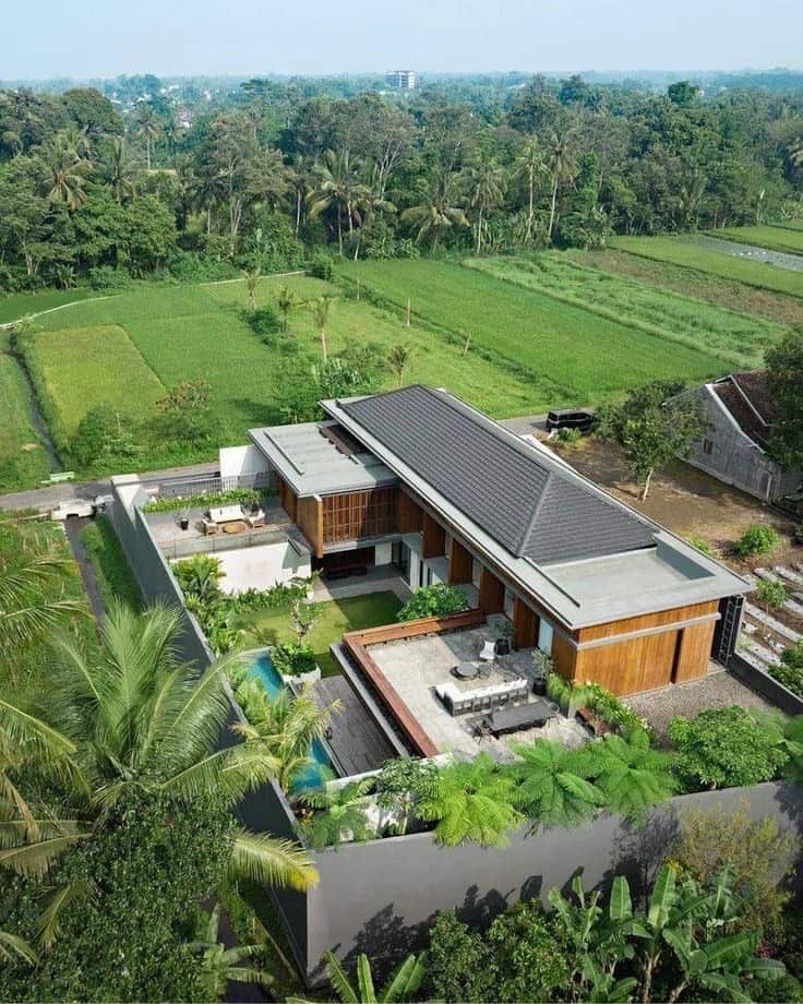 Nhà cũ đón ánh sáng tự nhiên