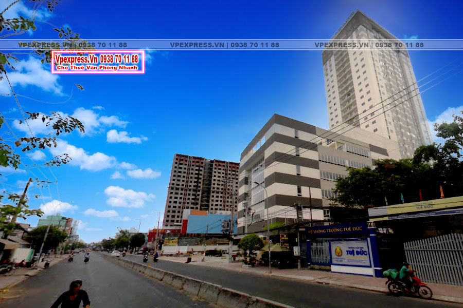 Mặt ngoài Long Sơn Building Quận 7