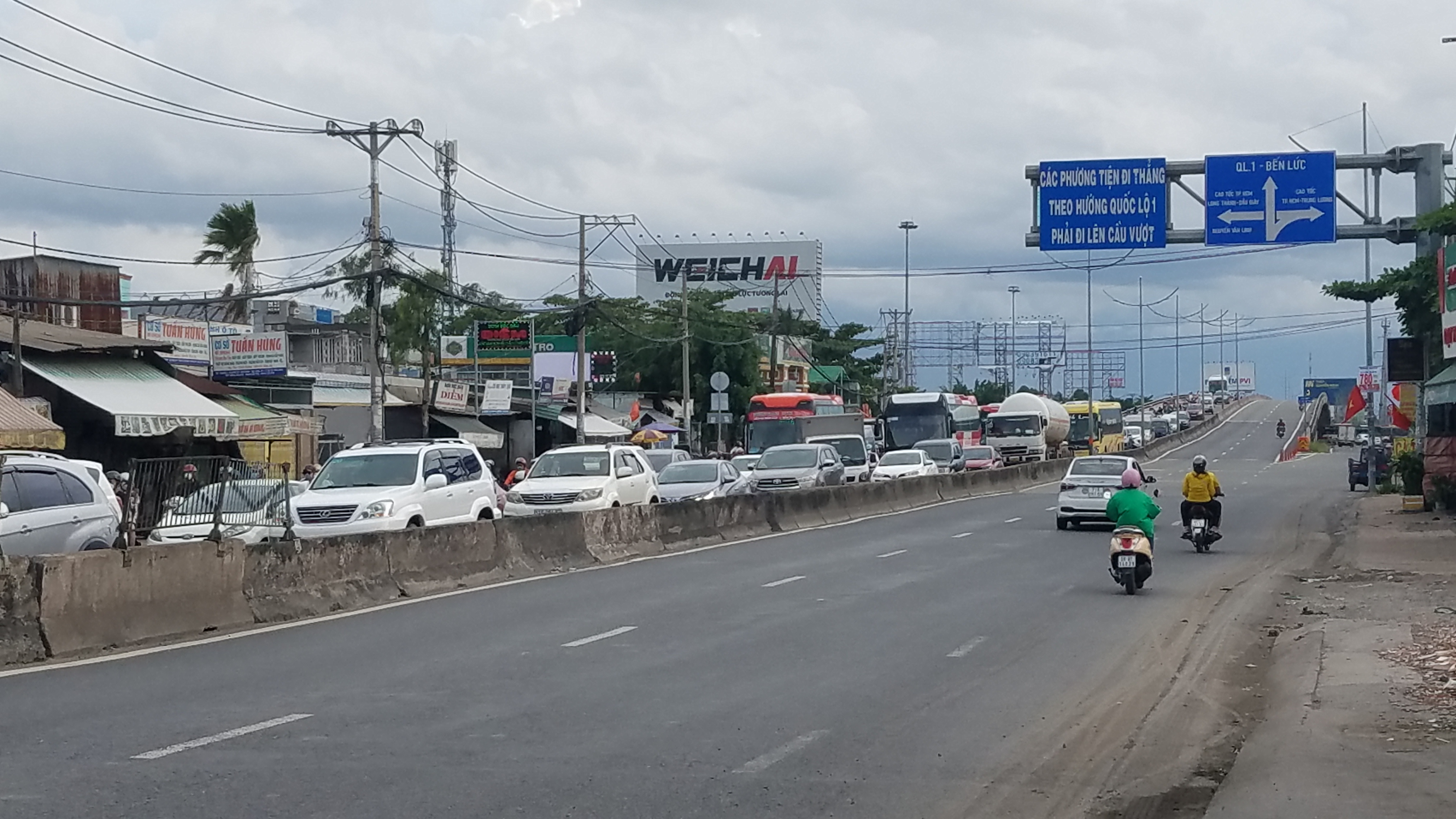 Người mua nhà tại khu tây