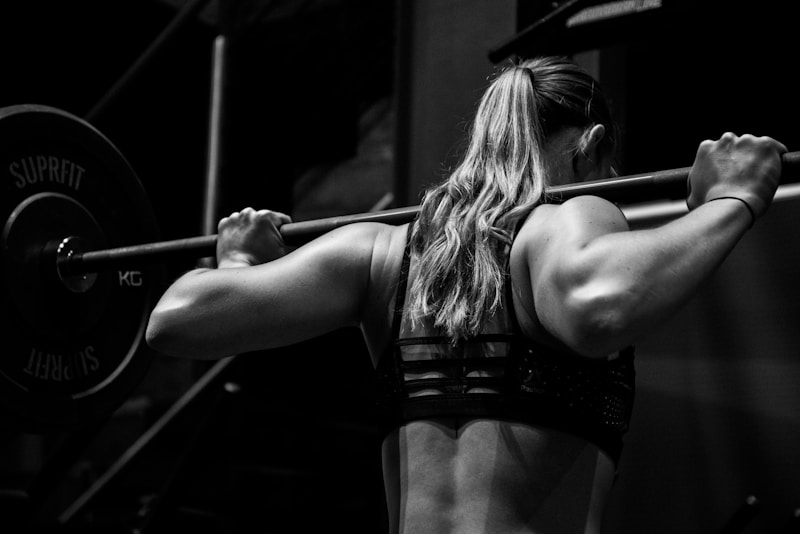 Người tập Squats tại căn hộ