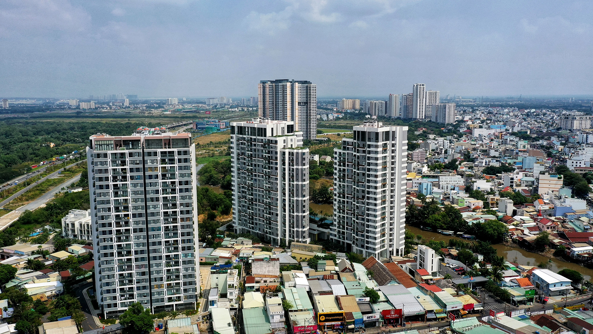 Người mua xem hồ sơ nhà