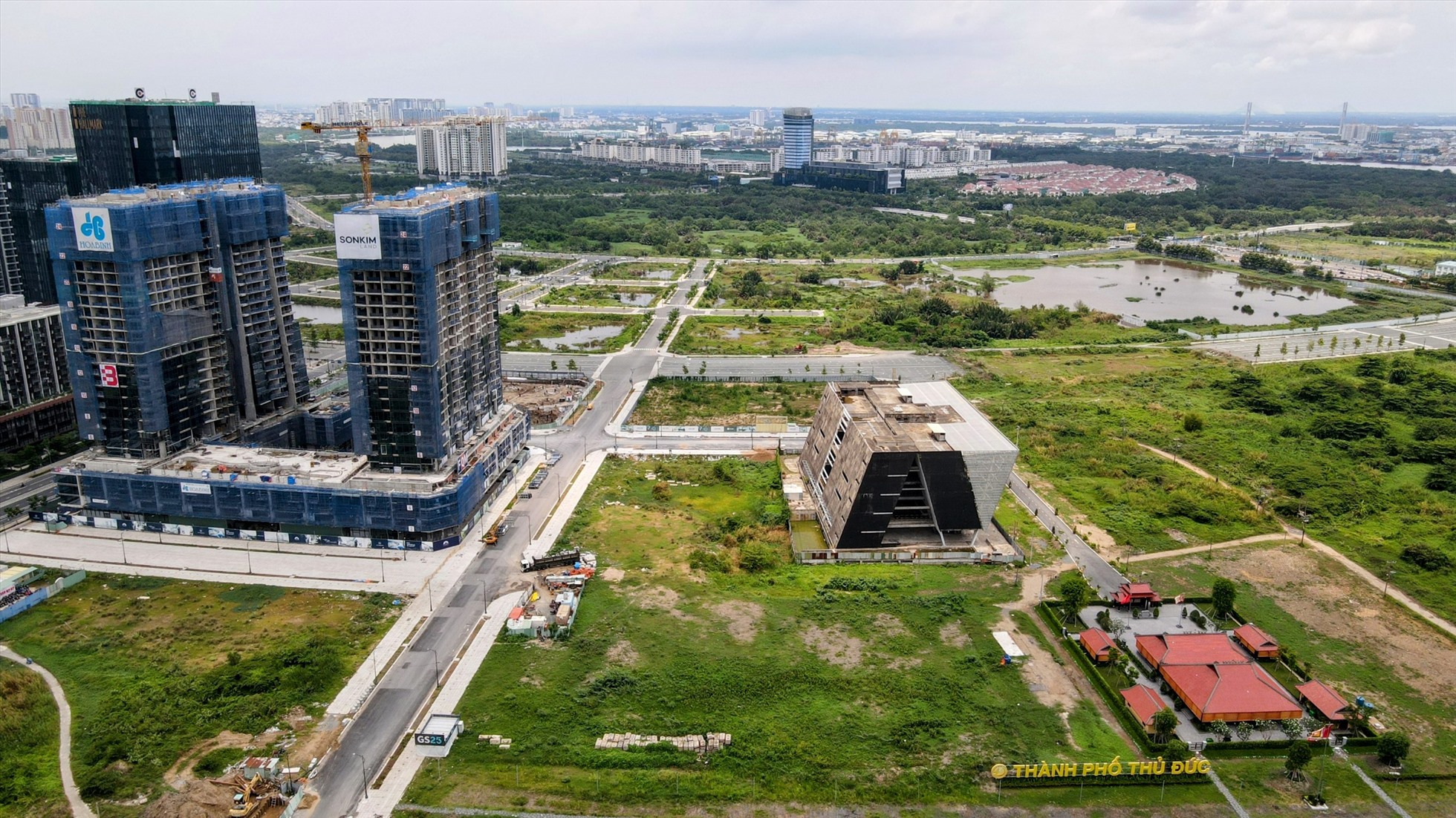 Mua bán và sáp nhập bất động sản