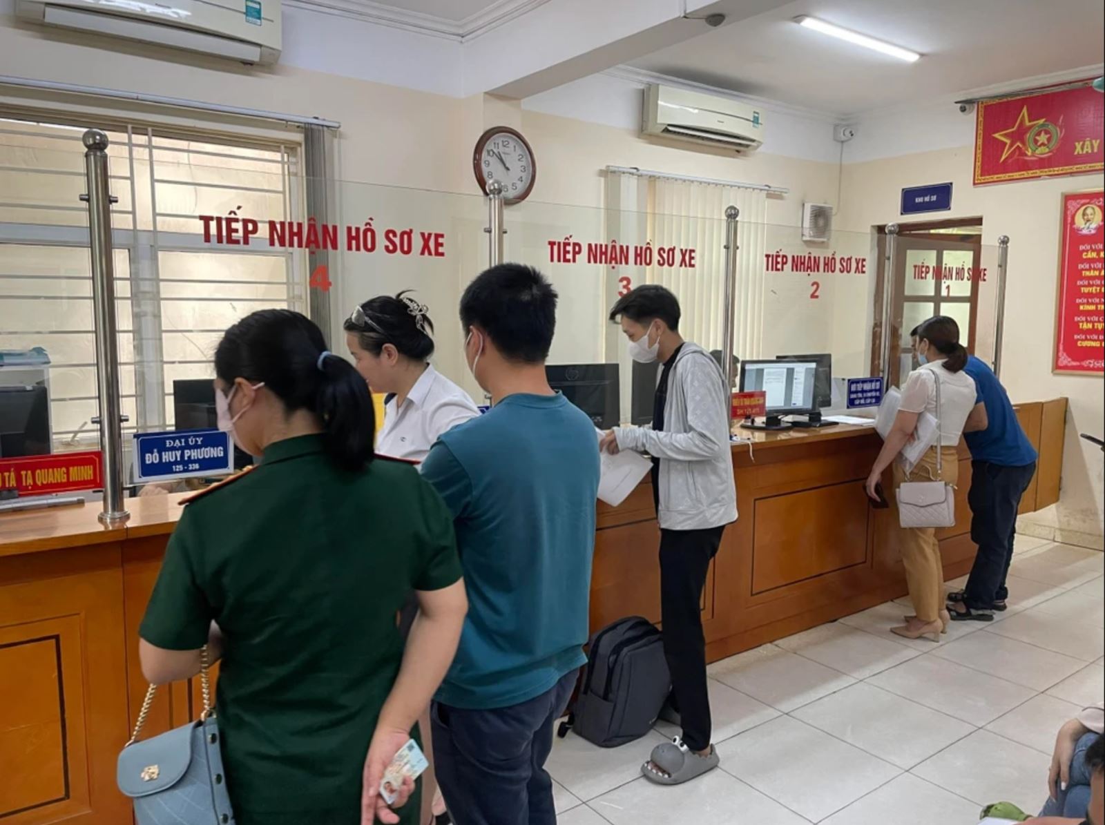 Nộp hồ sơ sang tên