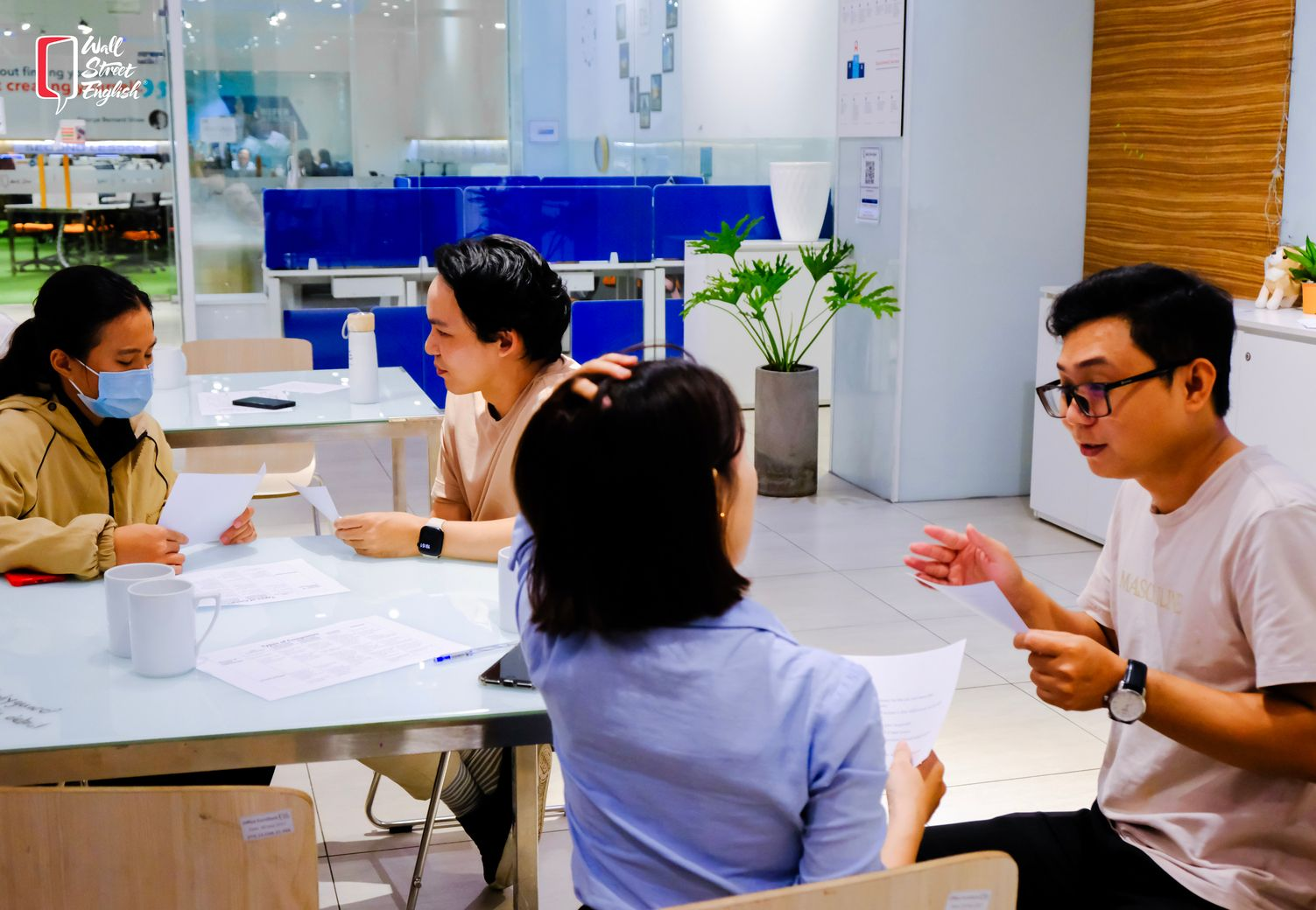 Người học tiếng Anh qua âm nhạc phát triển khả năng nghe hiểu tự nhiên