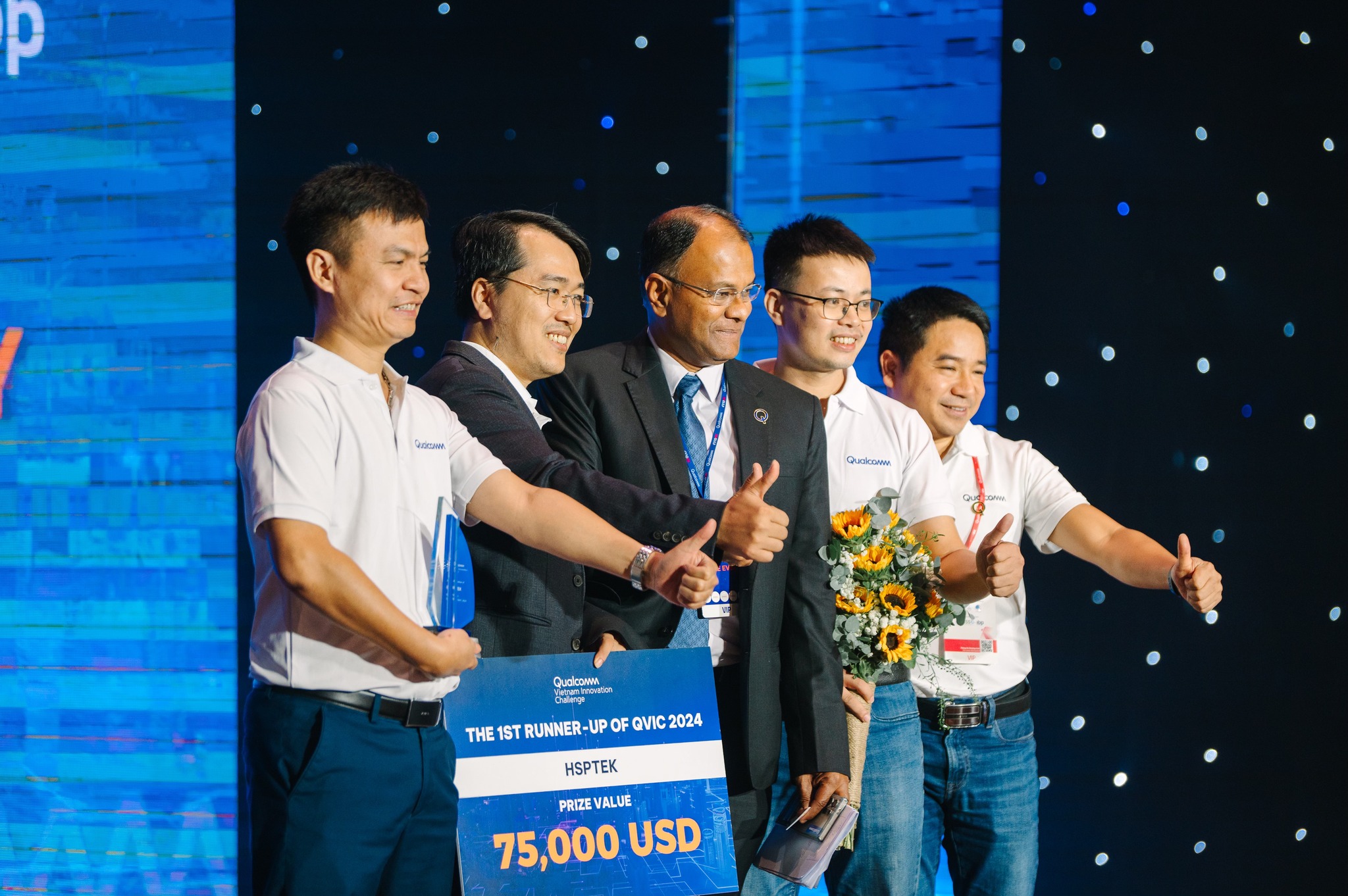 Hình ảnh đại diện Qualcomm tại sự kiện hợp tác với các công ty Việt Nam