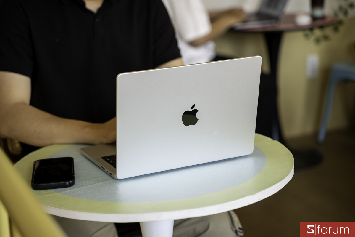 Hai phiên bản MacBook Pro 2026 với chip M5