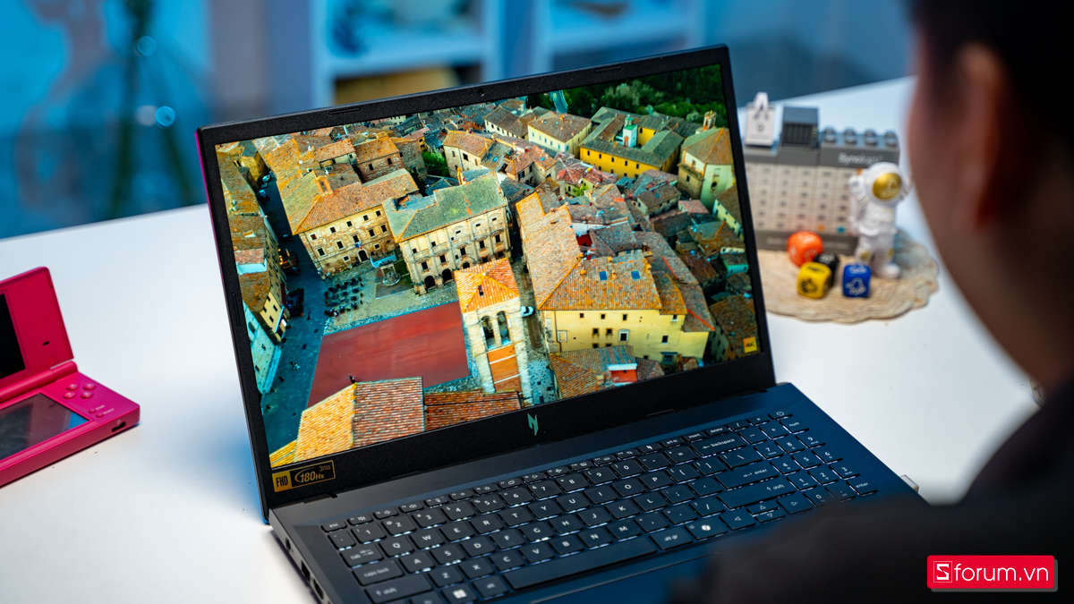Acer Nitro V 15 ProPanel với tấm nền IPS 100% sRGB
