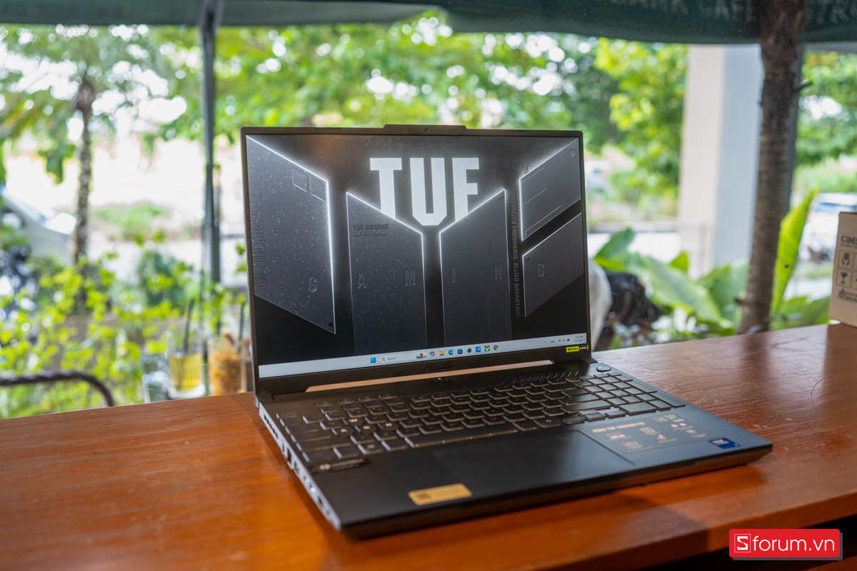 Laptop ASUS TUF Gaming F16 đạt chuẩn độ bền quân đội
