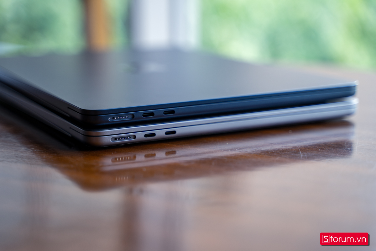 MacBook Air M2 cộng kết nối Thunderbolt 3