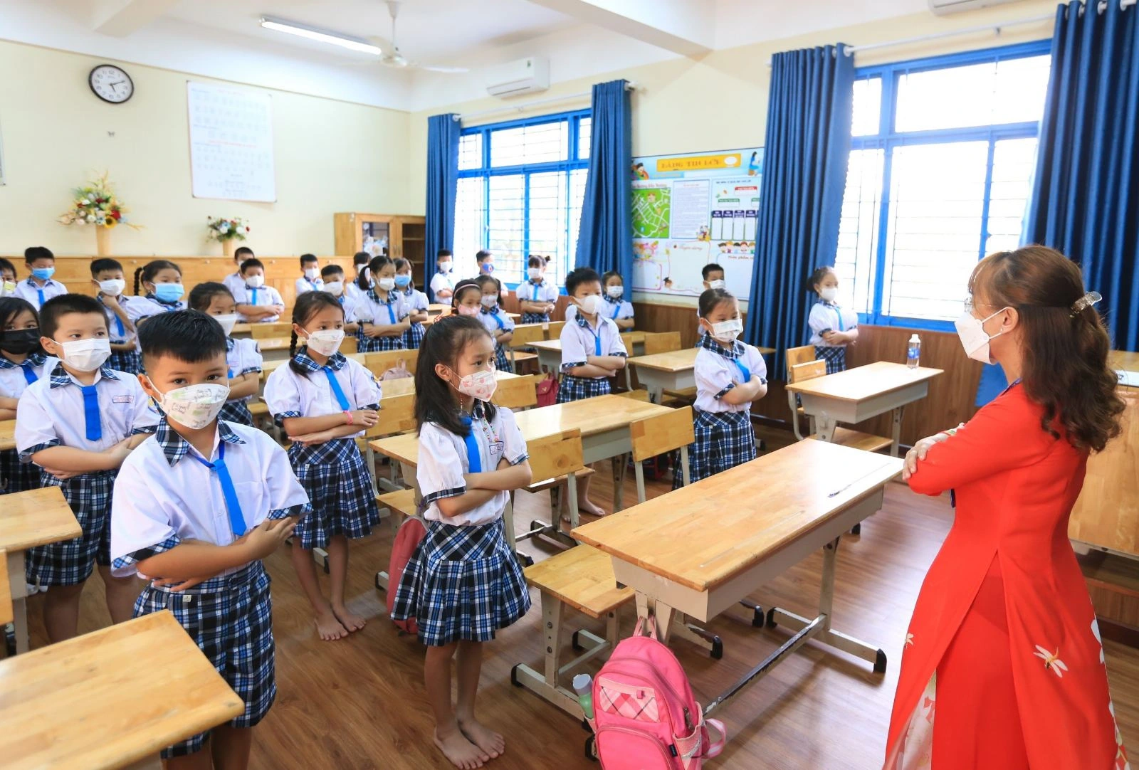 Giáo viên dạy tiếng Anh cho trẻ