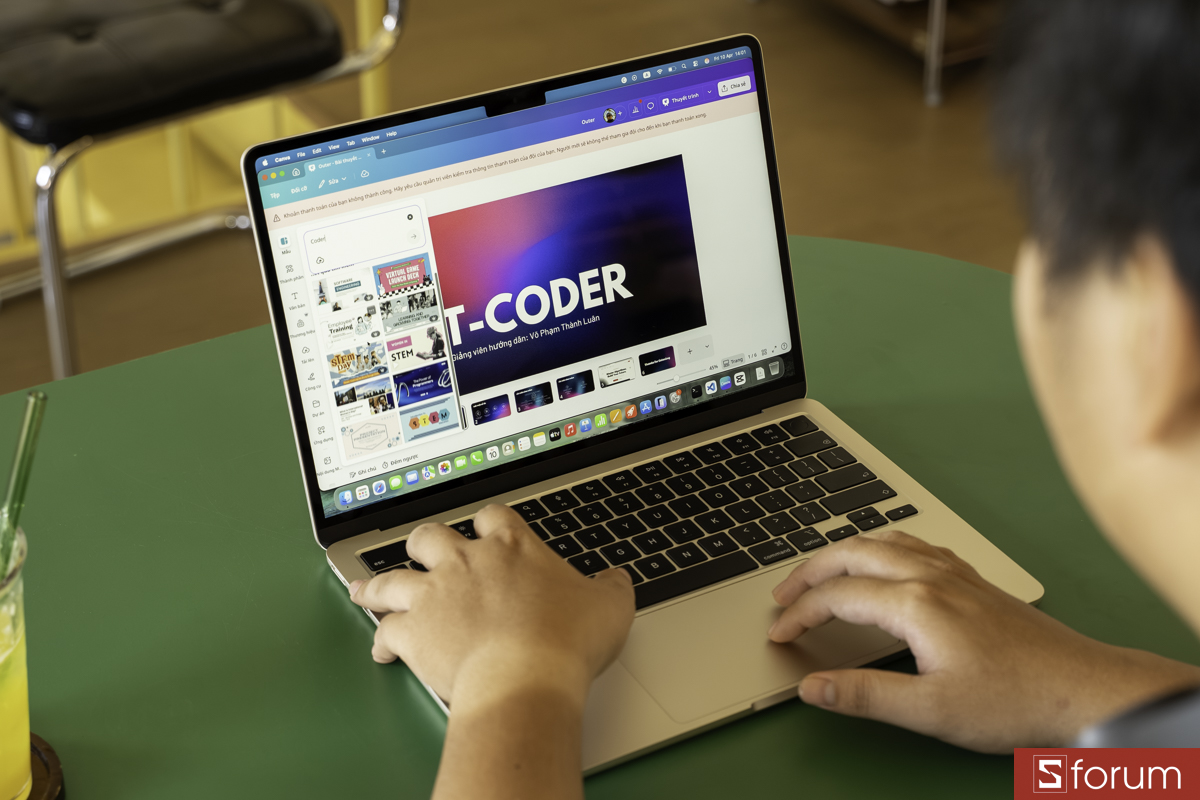 MacBook Air M5 có thiết kế mỏng nhẹ phù hợp cho người dùng phổ thông