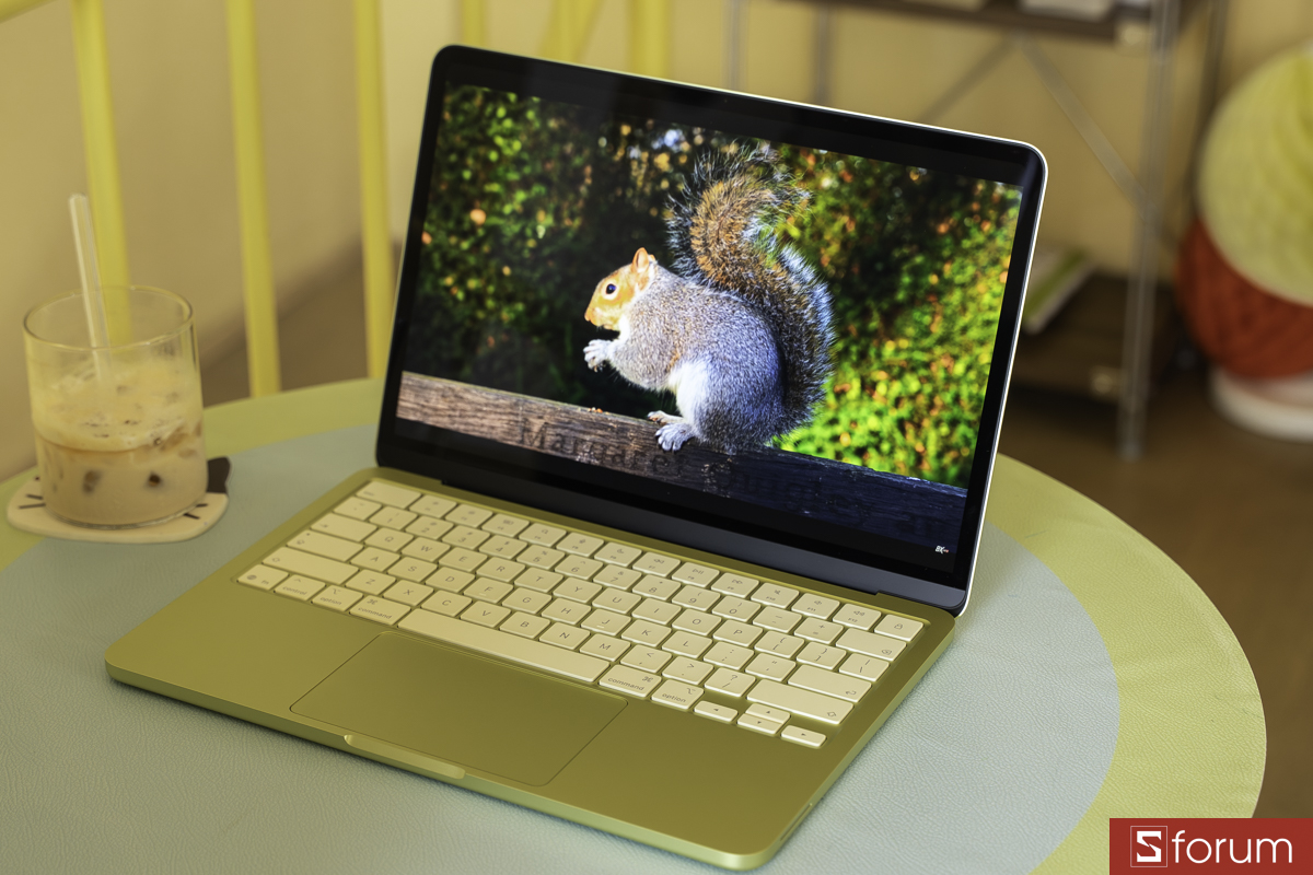 Màn hình chất lượng trên MacBook Neo