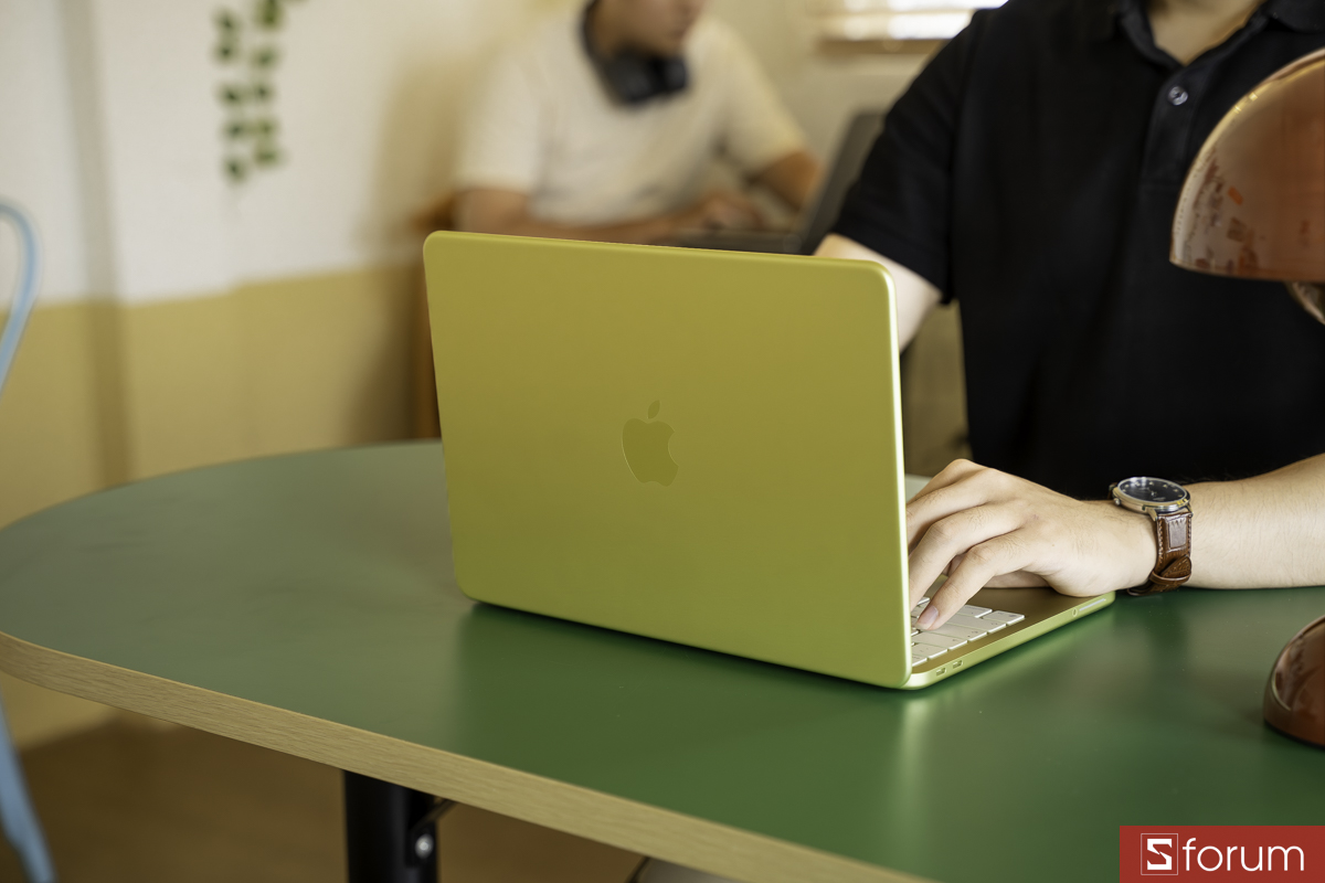 Làm việc cùng MacBook Neo