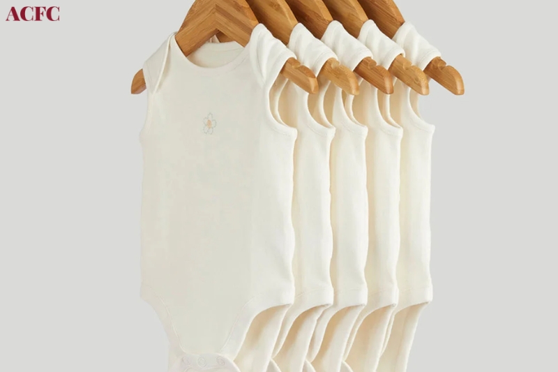 Bodysuit Sơ Sinh: Mặc Sao Cho Bé Thoải Mái Mà Vẫn Gọn Gàng Cả Ngày