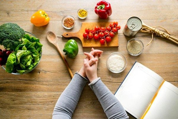Bữa ăn cân bằng giúp da có đủ nền tảng để phục hồi và tái tạo