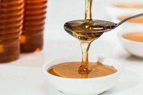 Mật ong giúp làm dịu làn da dầu