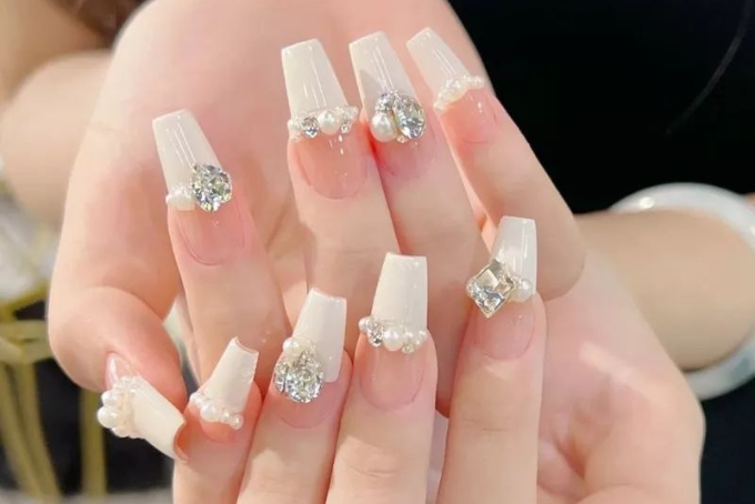 Mẫu nail cô dâu