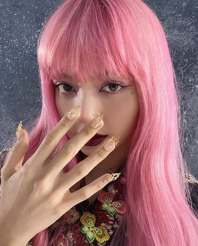 Rosé BLACKPINK với mái tóc hồng pastel