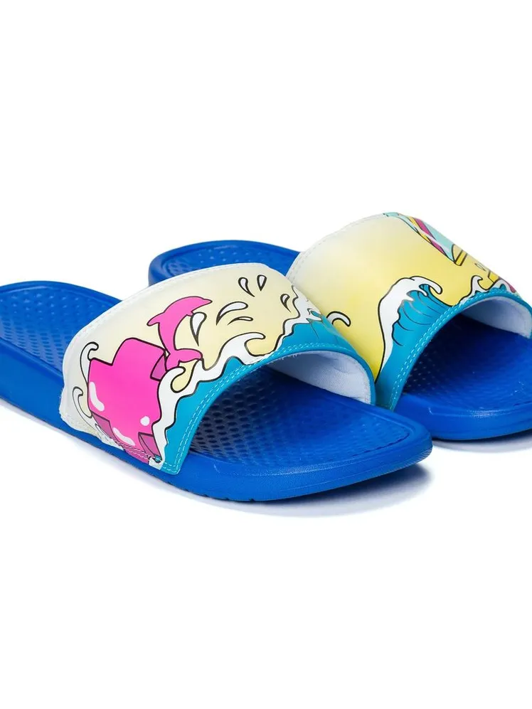 Một phong cách phối tất và sandal với tông màu trung tính hiện đại