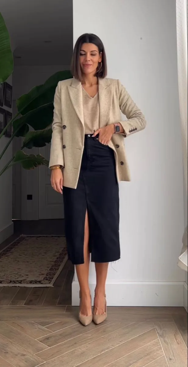 Áo blazer kết hợp chân váy bút chì tinh tế