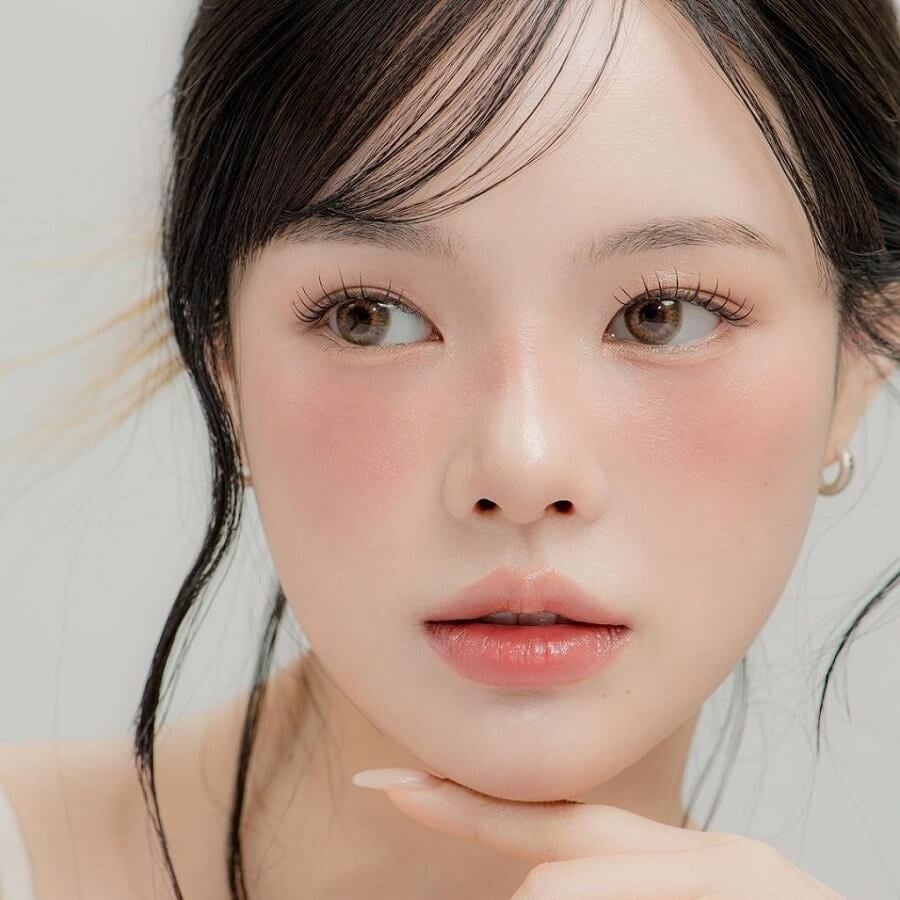 Tone makeup hồng khô dịu nhẹ