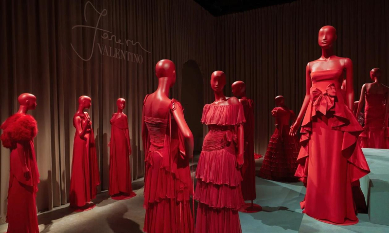Đầm đỏ Valentino huyền thoại