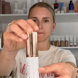 Kết cấu mỏng nhẹ của kem nền dạng tint phù hợp xu hướng làm đẹp 2026