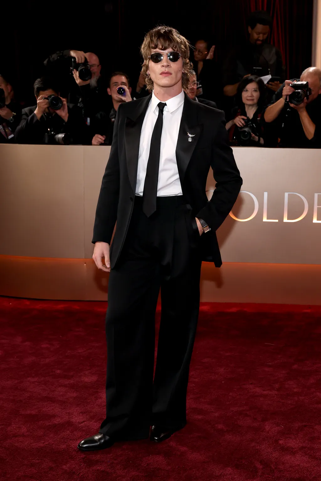 Connor Storrie tại thảm đỏ Golden Globes 2026