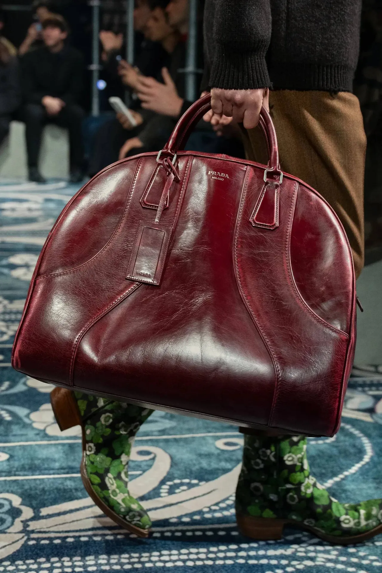 Bowling bag trên sàn diễn