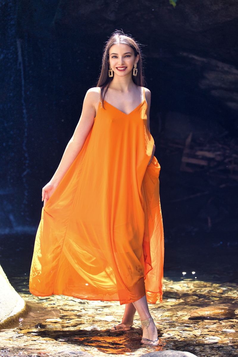 Đầm metallic vàng ánh kim
