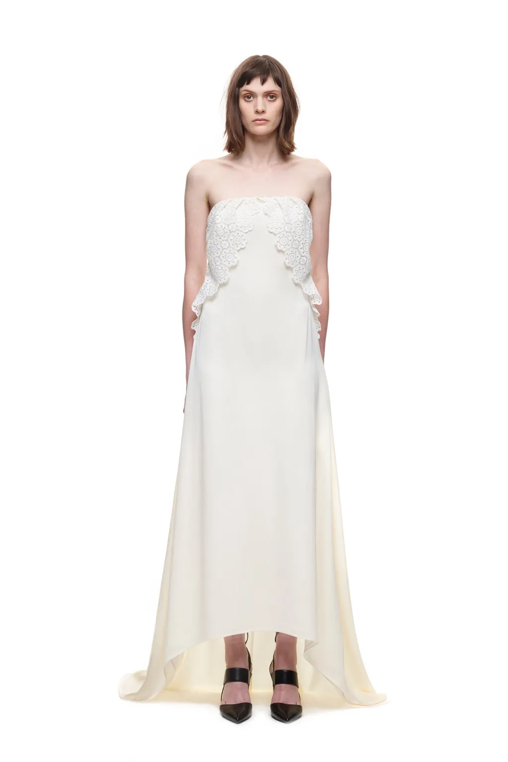 Thiết kế tay áo và neckline trong bộ sưu tập cưới hiện đại