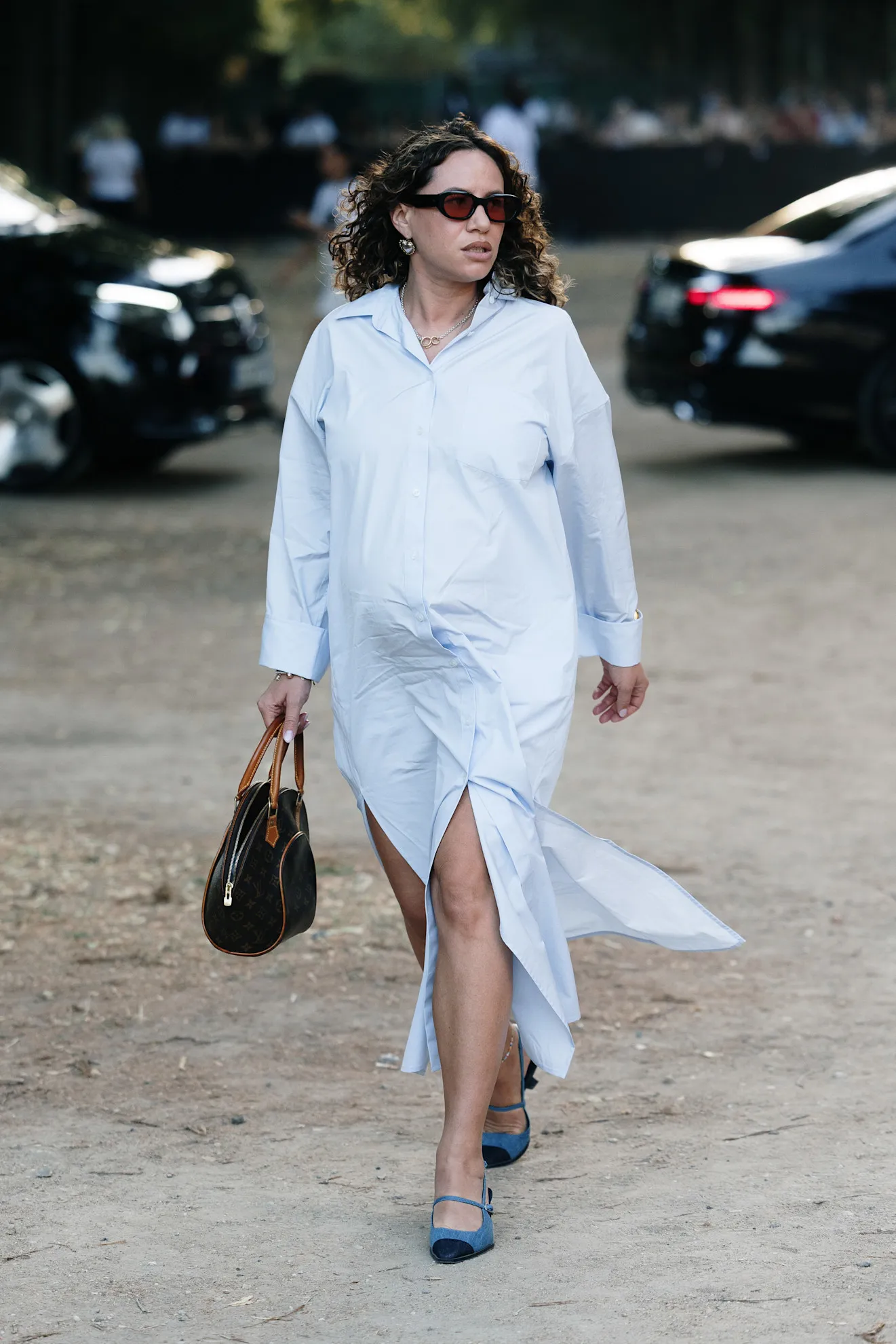 Crinkled silk midi shirt dress — phong cách thanh lịch từ Paris