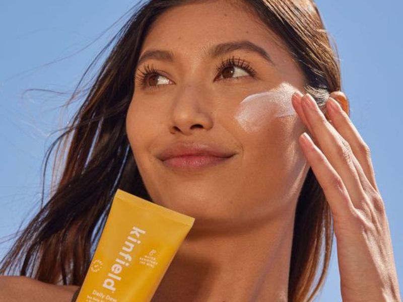 Nên lựa chọn kem chống nắng SPF 30+ trở lên để bảo vệ da hiệu quả