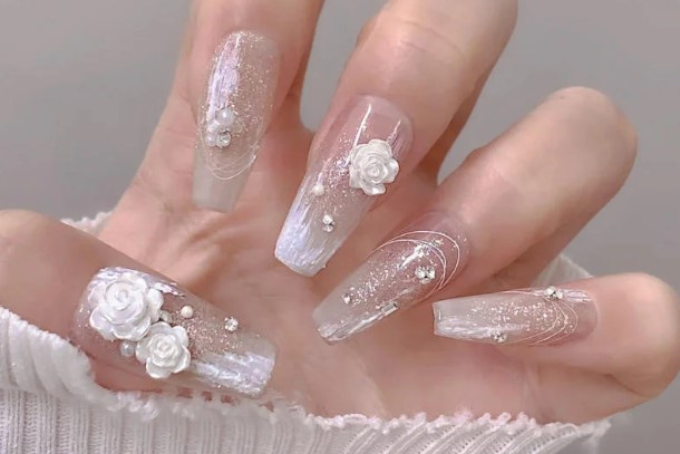 Mẫu nail Tết 2026 hình hoa