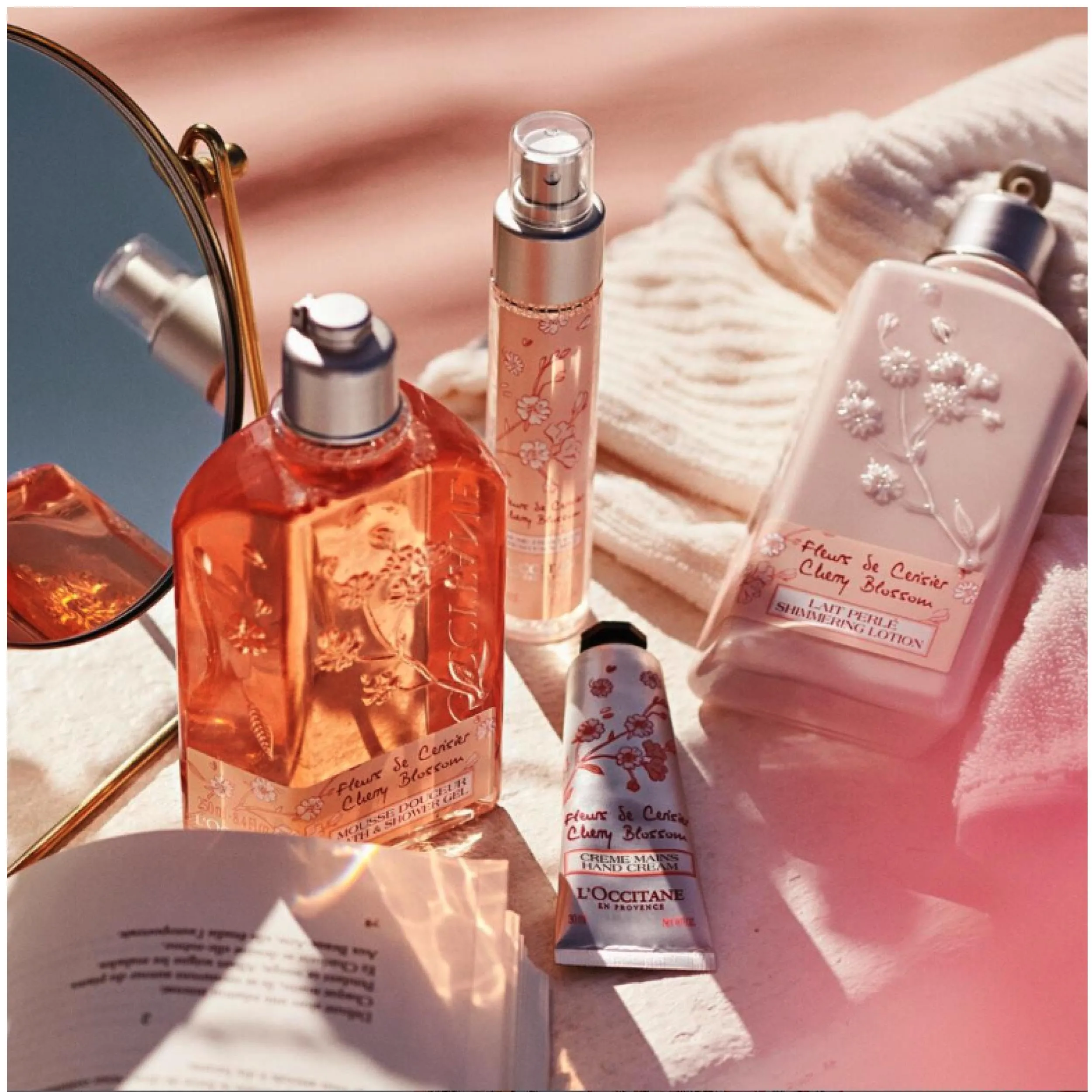 Các sản phẩm skincare thường được trình bày theo nhóm, giúp người mua quan sát nhanh công dụng chính