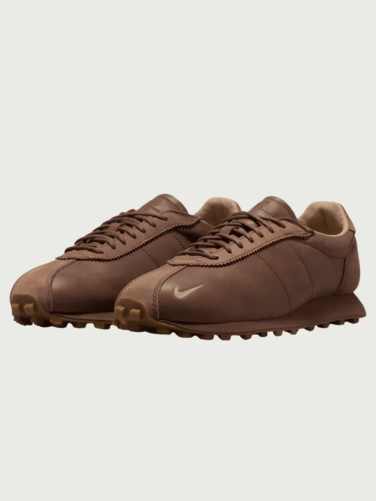 Gam màu và chất liệu sneaker 2026