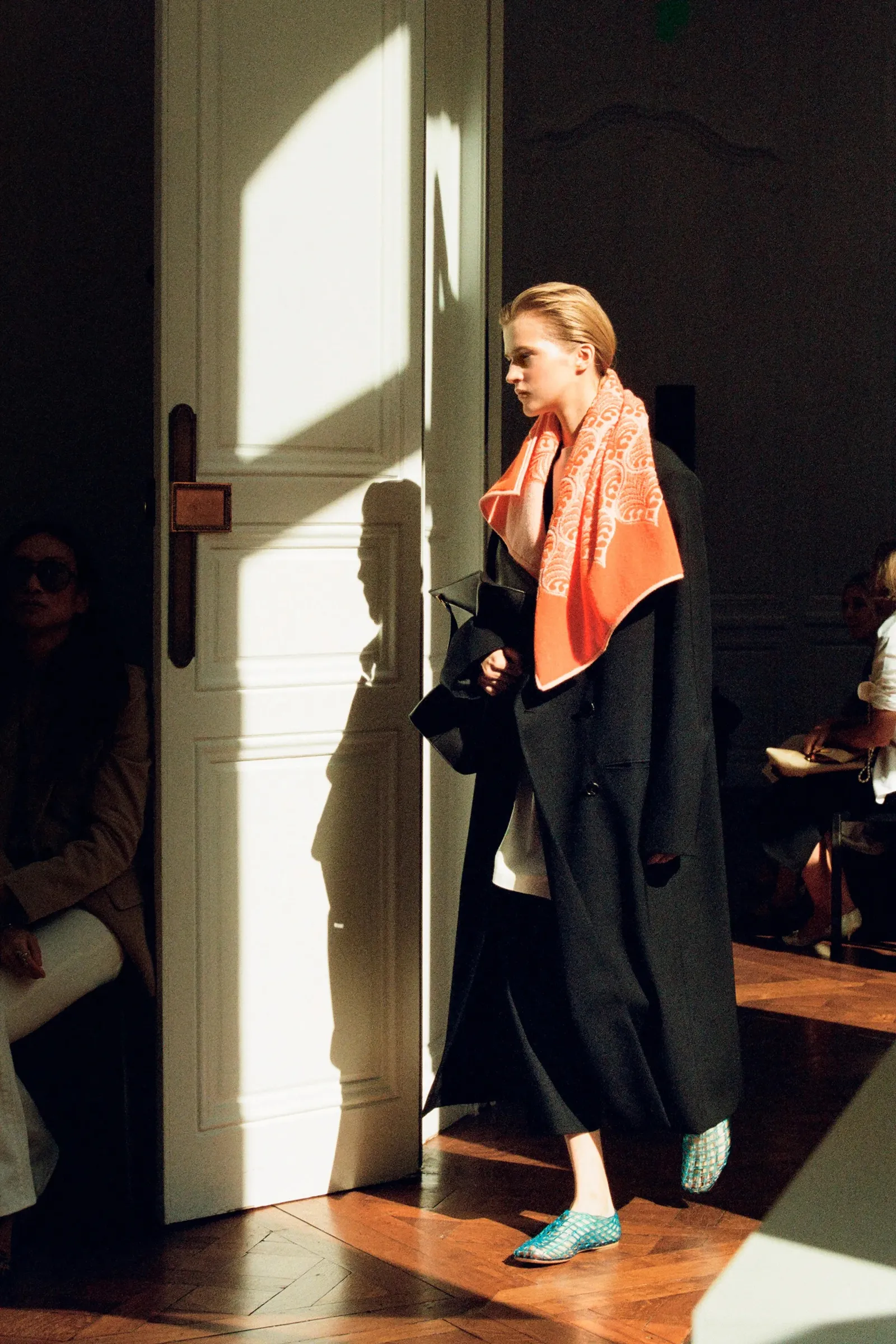 The Row SS24 — xu hướng pop of red